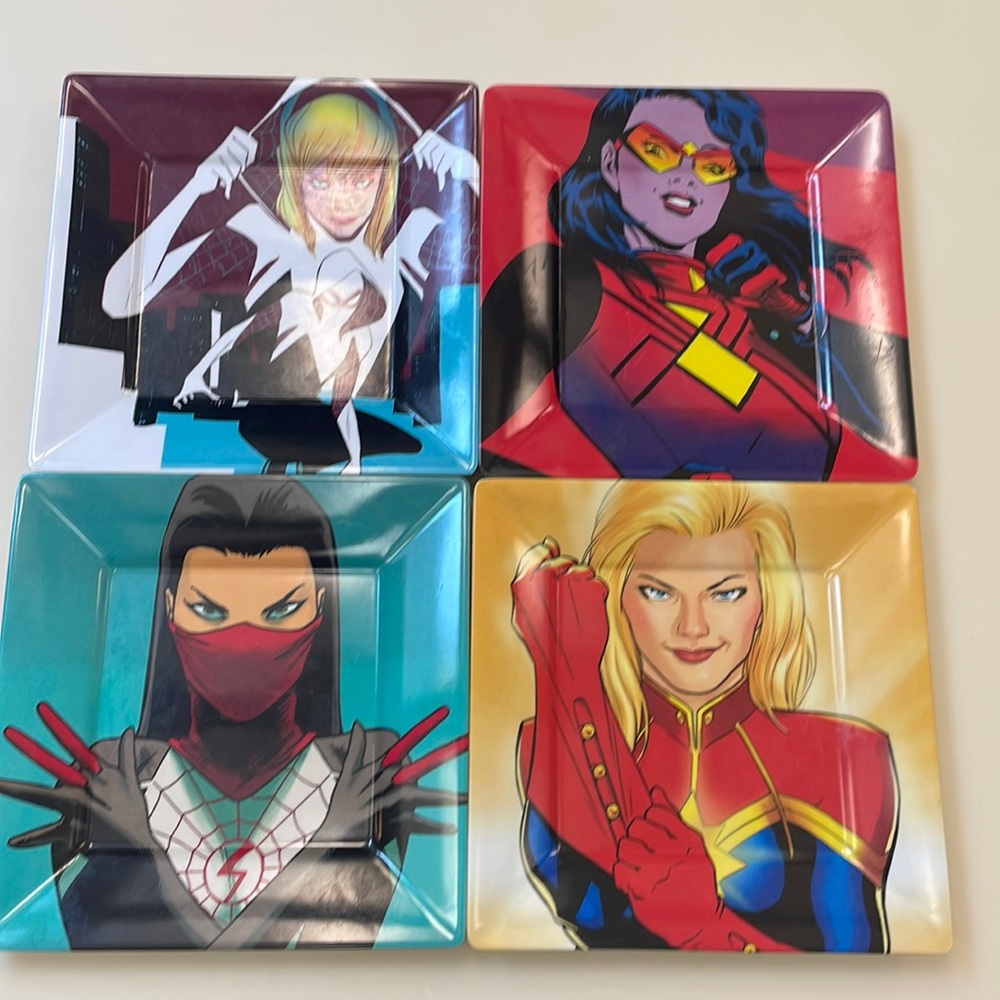Female Super Heroes Marvel Underground Toys Set of 4 Melamine Square Plates